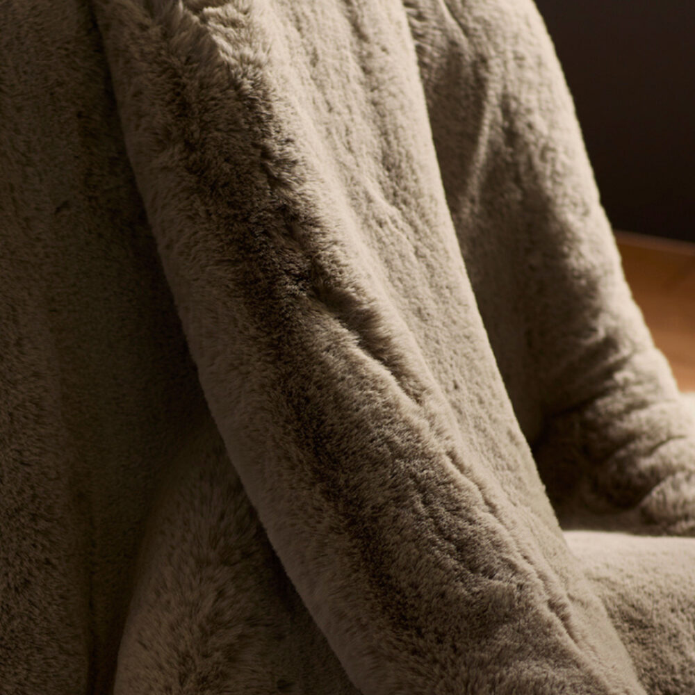 Cozy Earth Superplush Cuddle Blanket Cozy Earth Superplush Cuddle Blanket